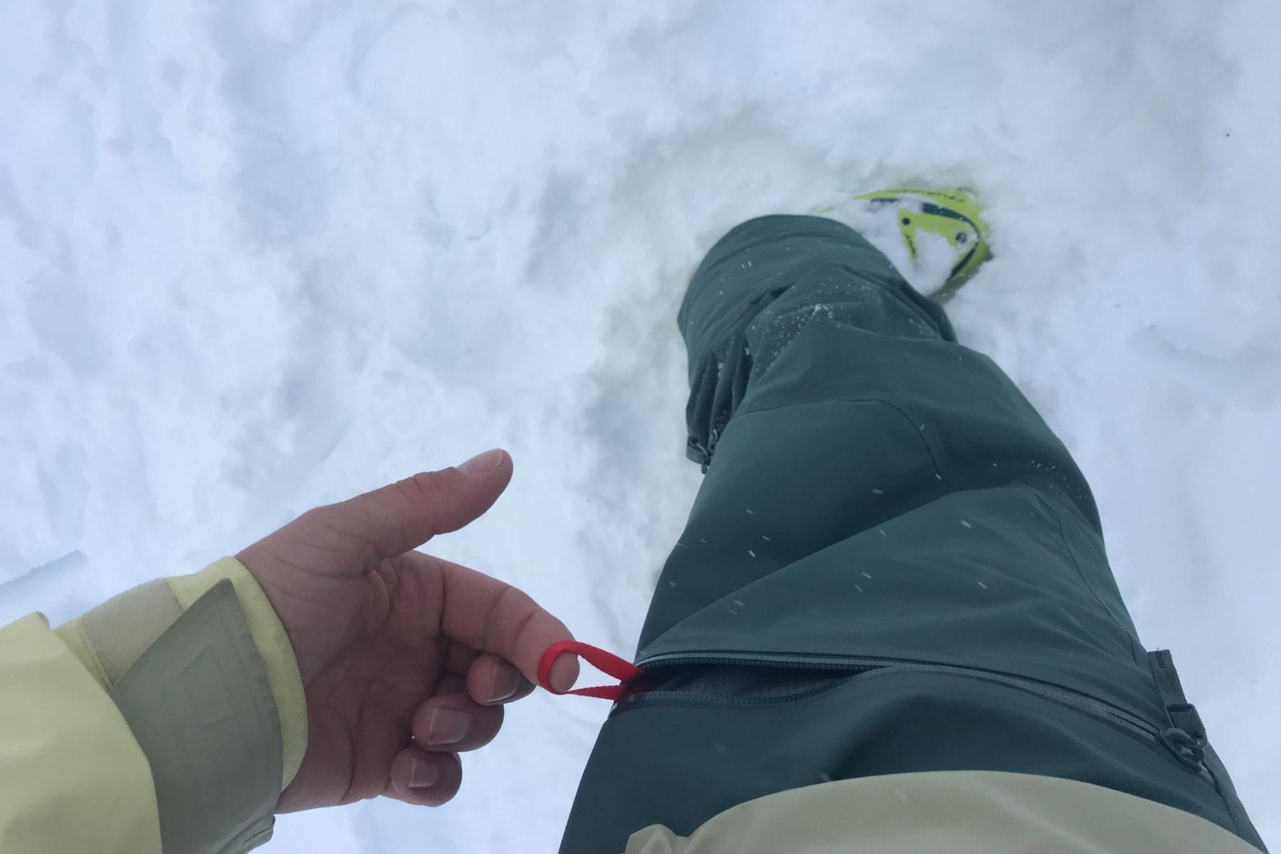 arcteryx-sabre-insulated-pants-left-pocket