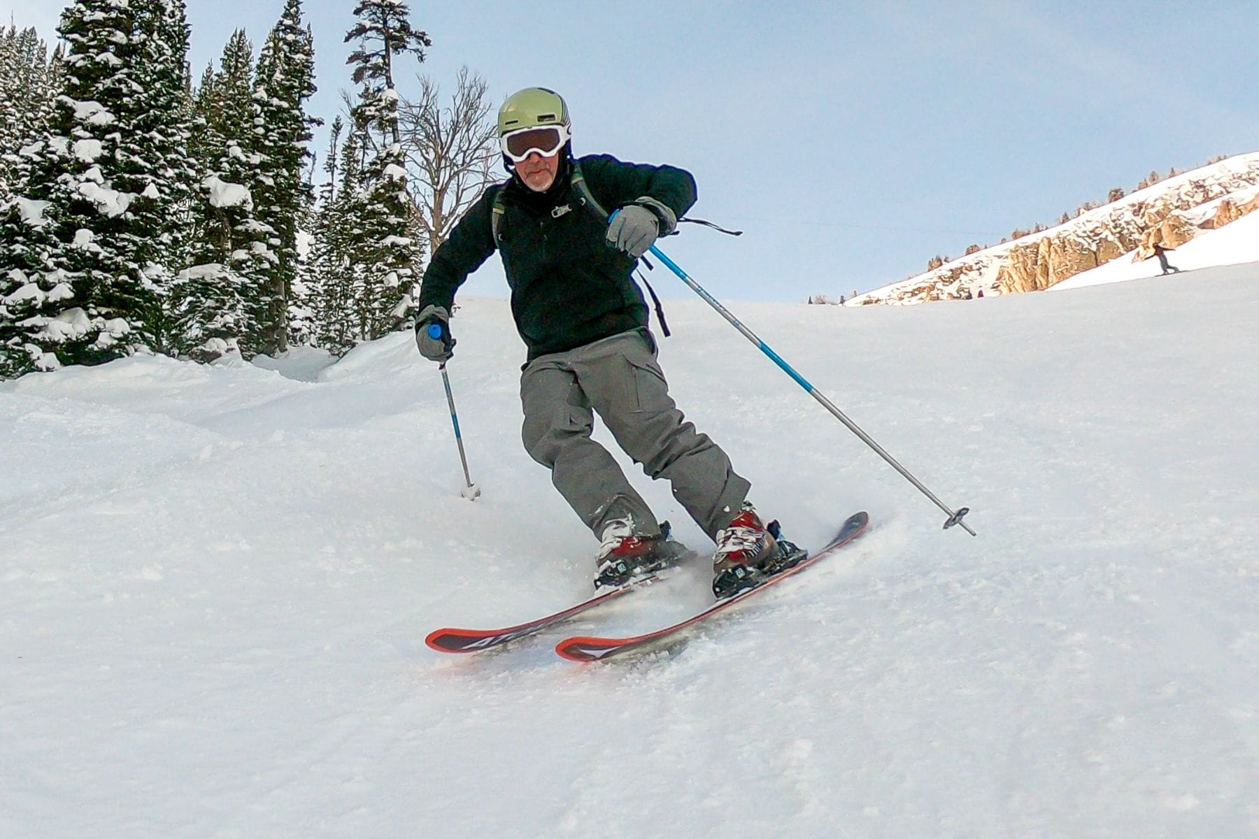 atomic-skis-skiing