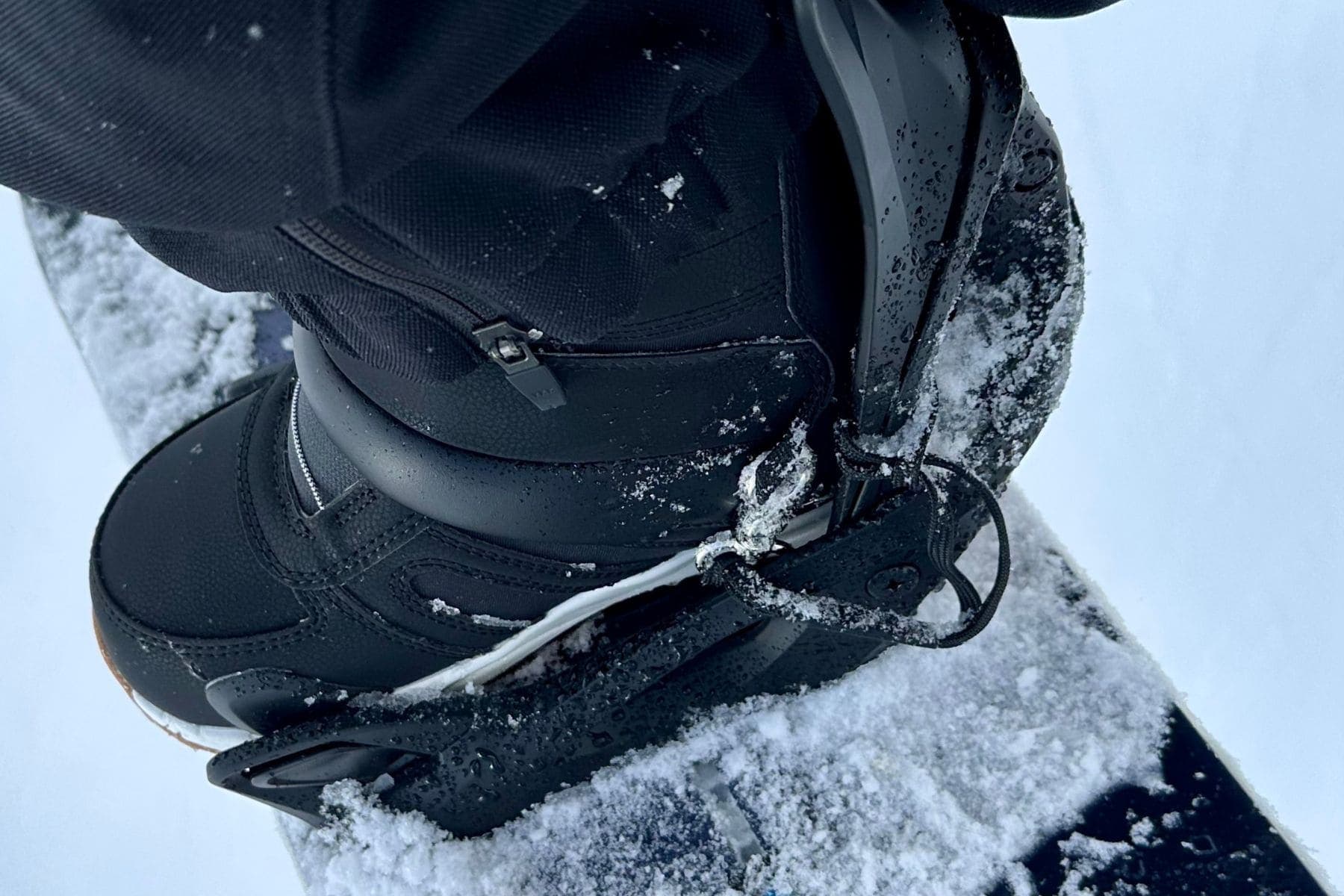 burton-step-on-re-flex-snowboard-bindings-leash
