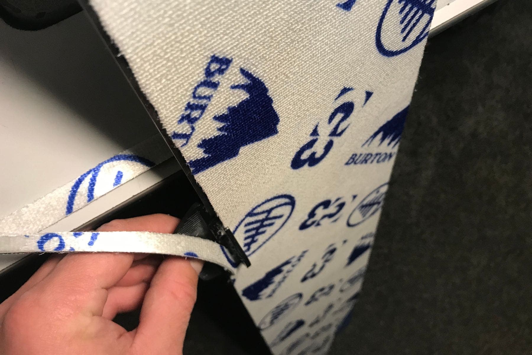 burton-x-g3-universal-splitboard-skins-cutting-skins