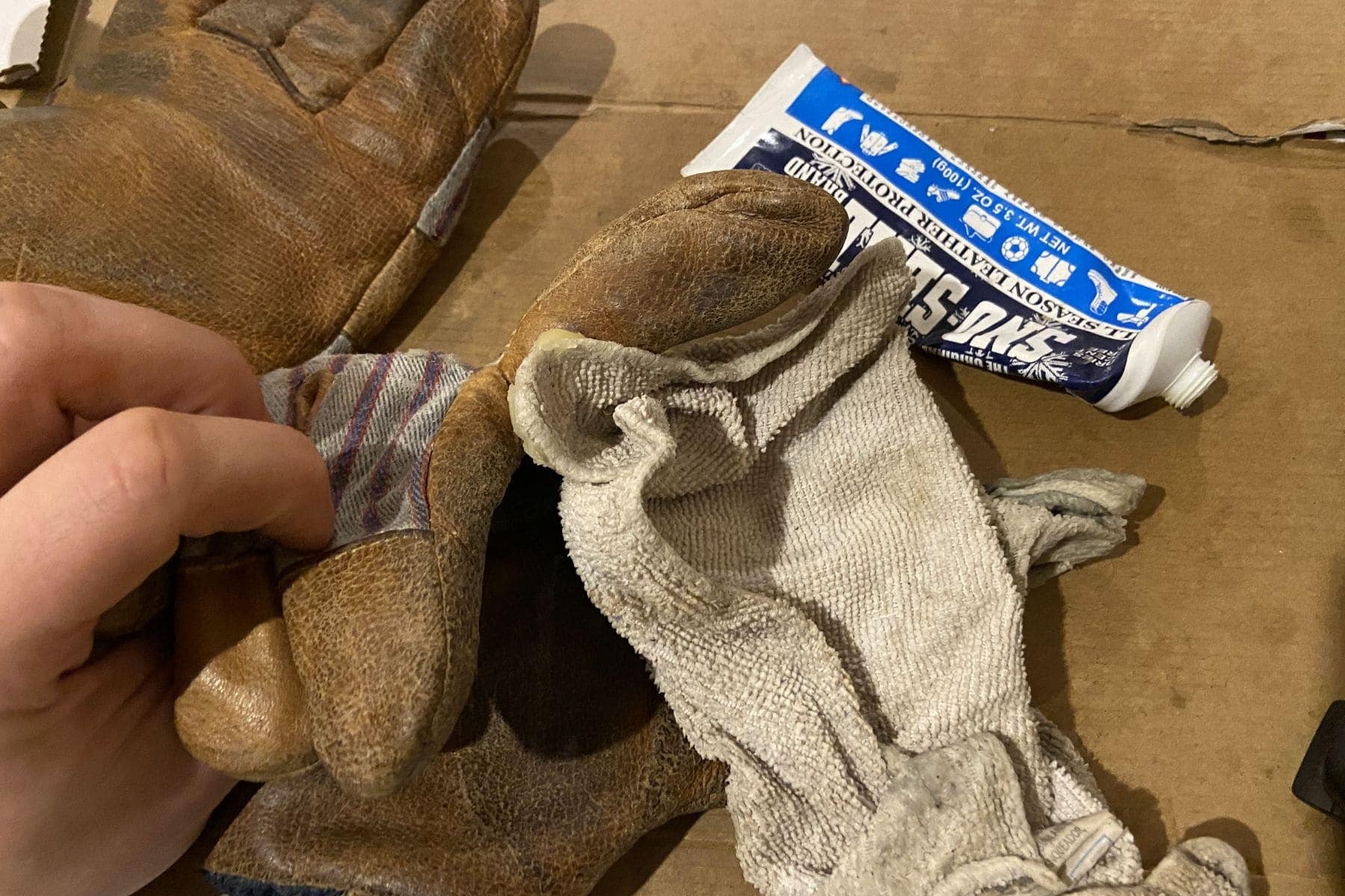How To Weatherproof Leather Ski Gloves Rag Surface