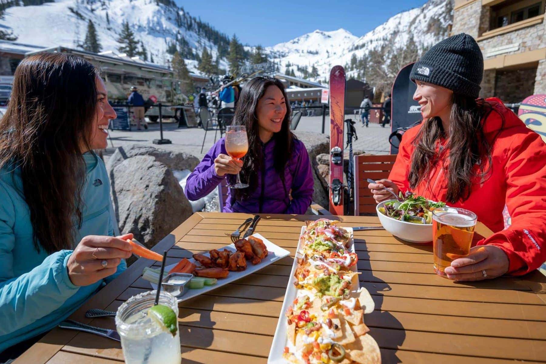 Palisades Tahoe Apres Ski