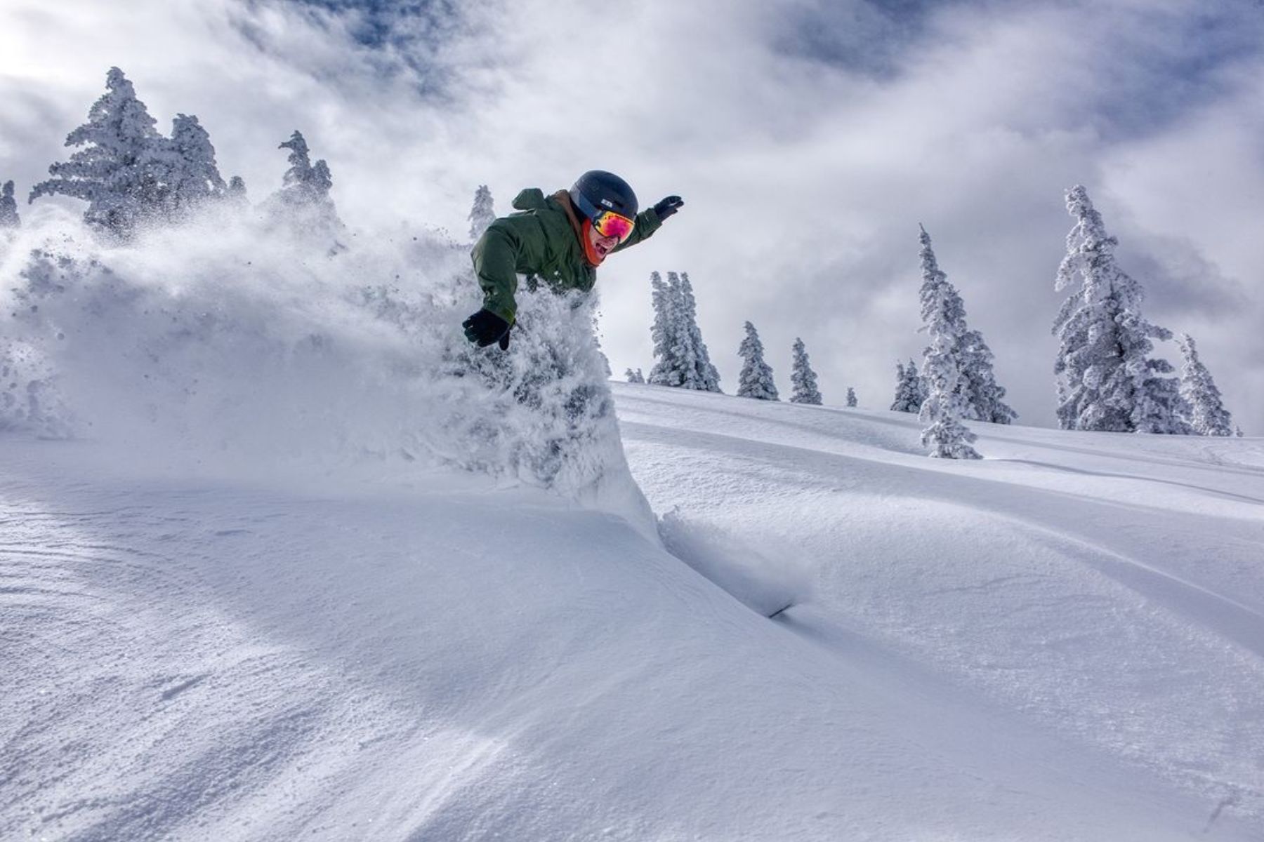 ski-santa-fe-resort-snowboarders