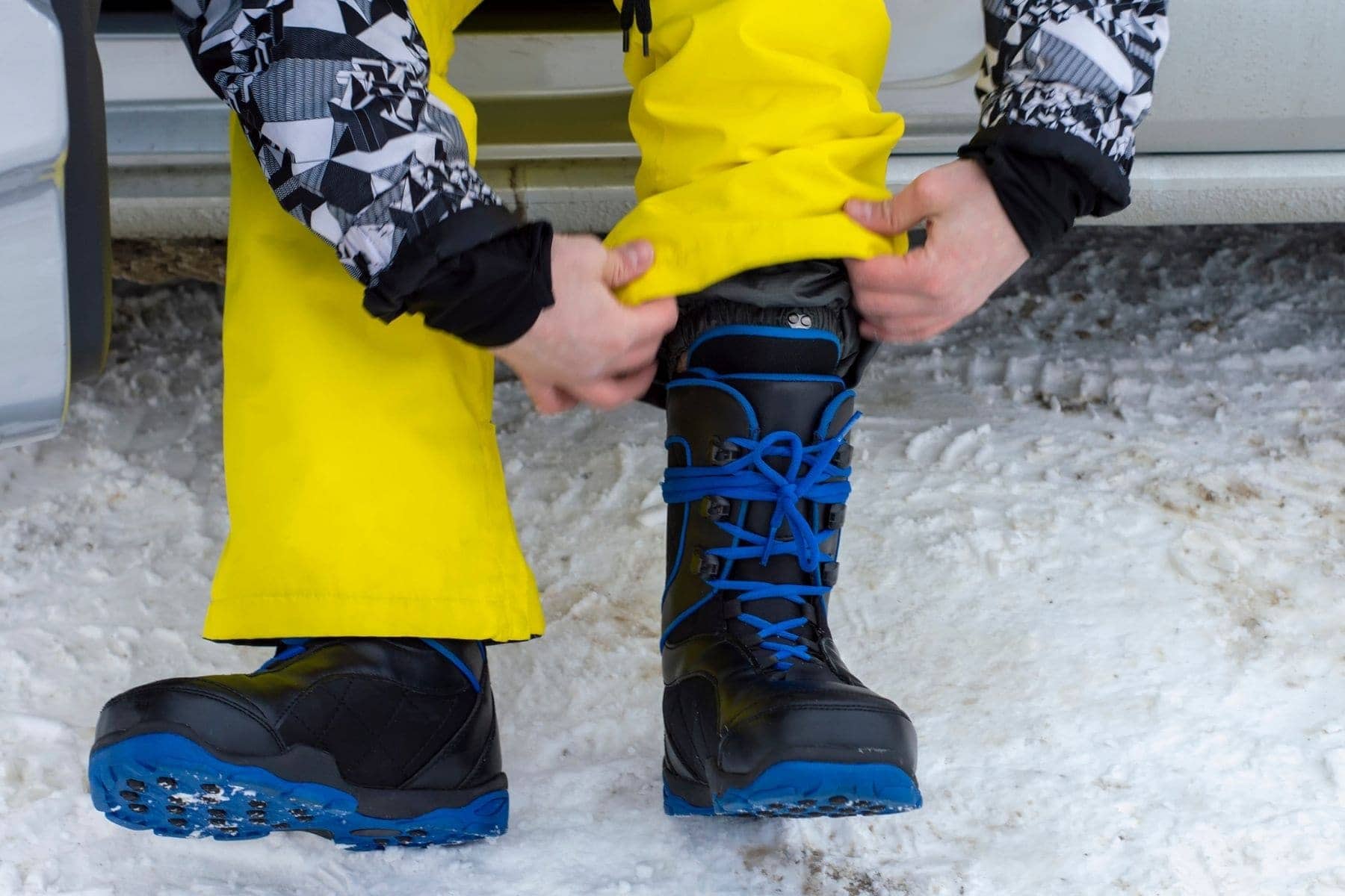 snowboard-boots-traditional-laced