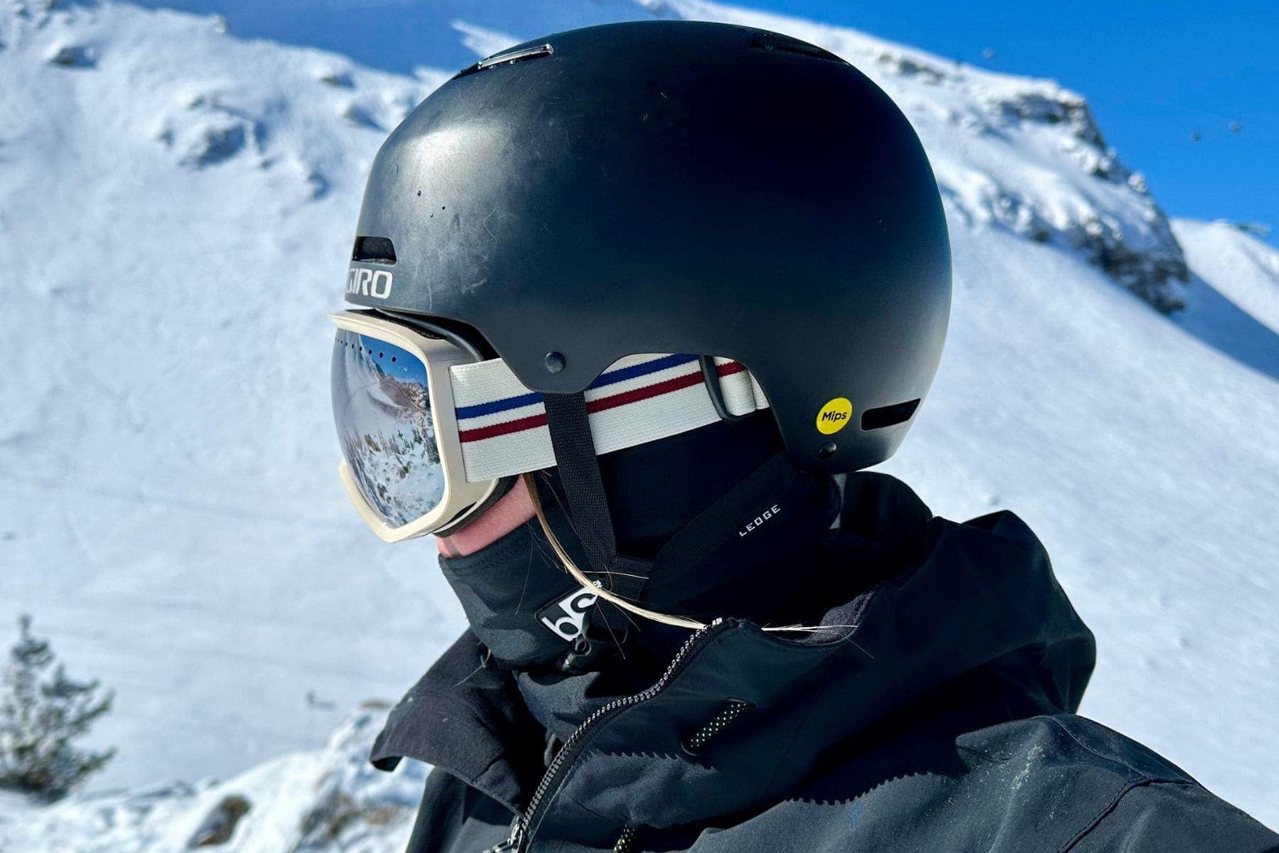 vallon-freebirds-snow-goggles-under-helmet
